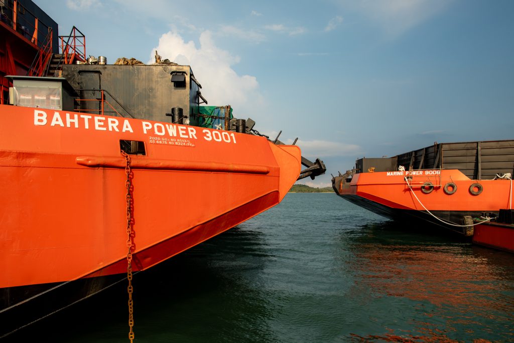 Power barge 20250425 3713